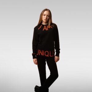 BLUZA CREWNECK Z RĘCZNIE MALOWANĄ APLIKACJĄ BLACK unique