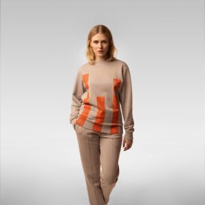 BLUZA CREWNECK Z RĘCZNIE MALOWANĄ APLIKACJĄ STONE BEIGE stripes